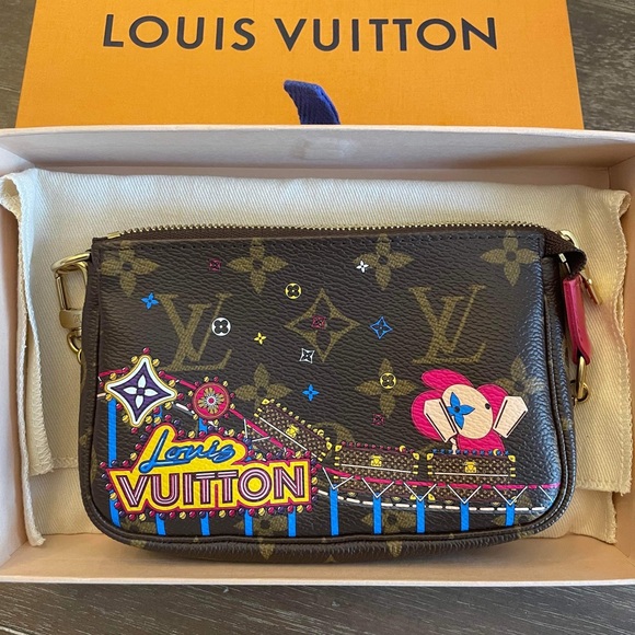 LOUIS VUITTON Monogram Christmas Mini Pochette - Picture 4 of 12
